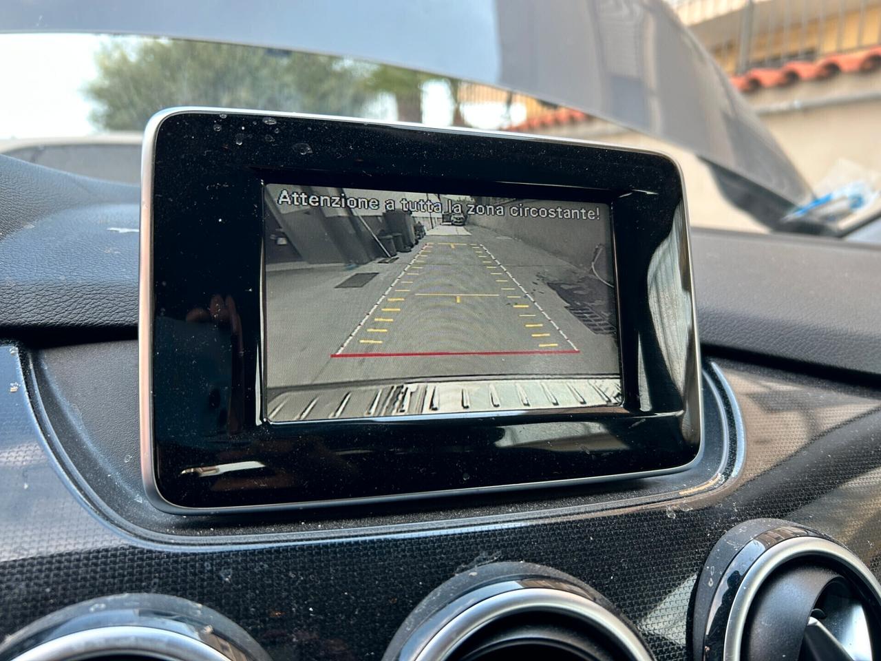 Mercedes-benz B 200 NGD - 2014 Incidentata