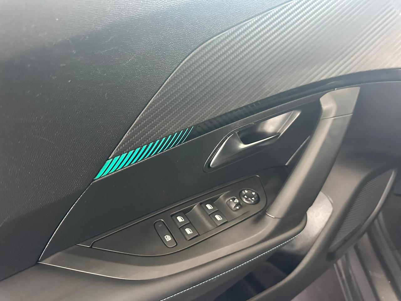 Peugeot 2008 BlueHDi 130 S&S EAT8 Allure Pack