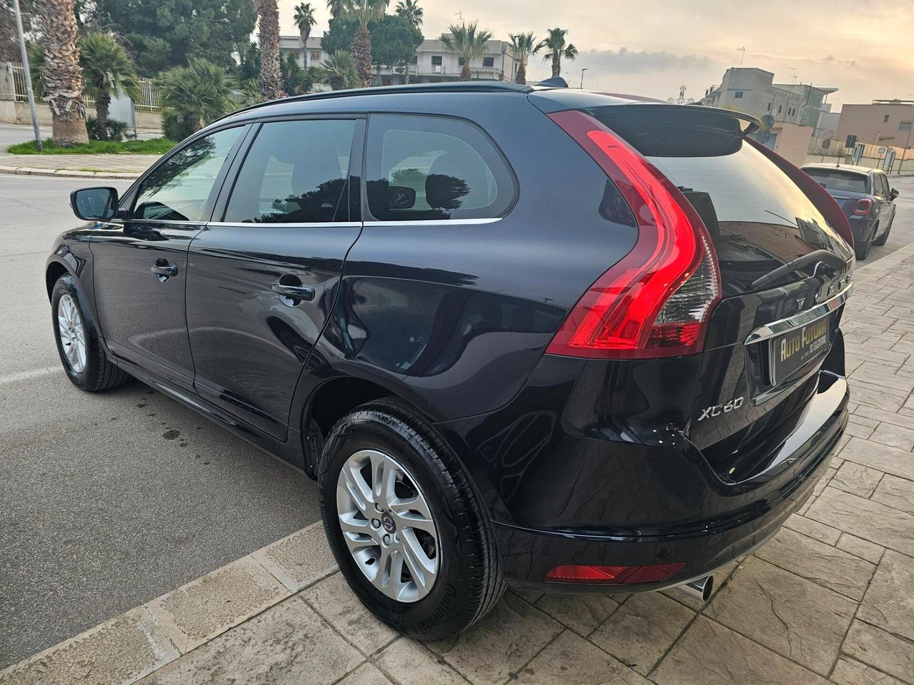 VOLVO XC60 2.0D 150CV BUSINESS AUTOCARRO N1 5 POSTI