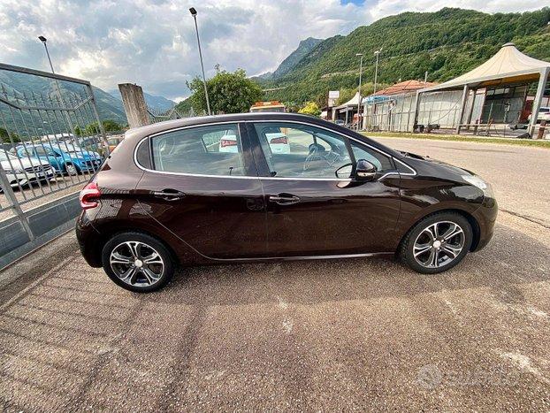 Peugeot 208 1.6 Hdi Allure 5 Porte Navi