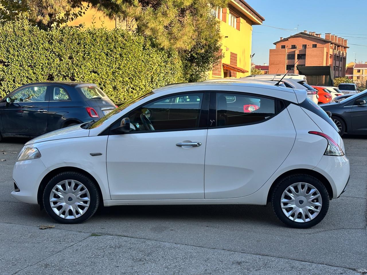 Lancia Ypsilon 1.2 69 CV 5 porte S&S Platinum