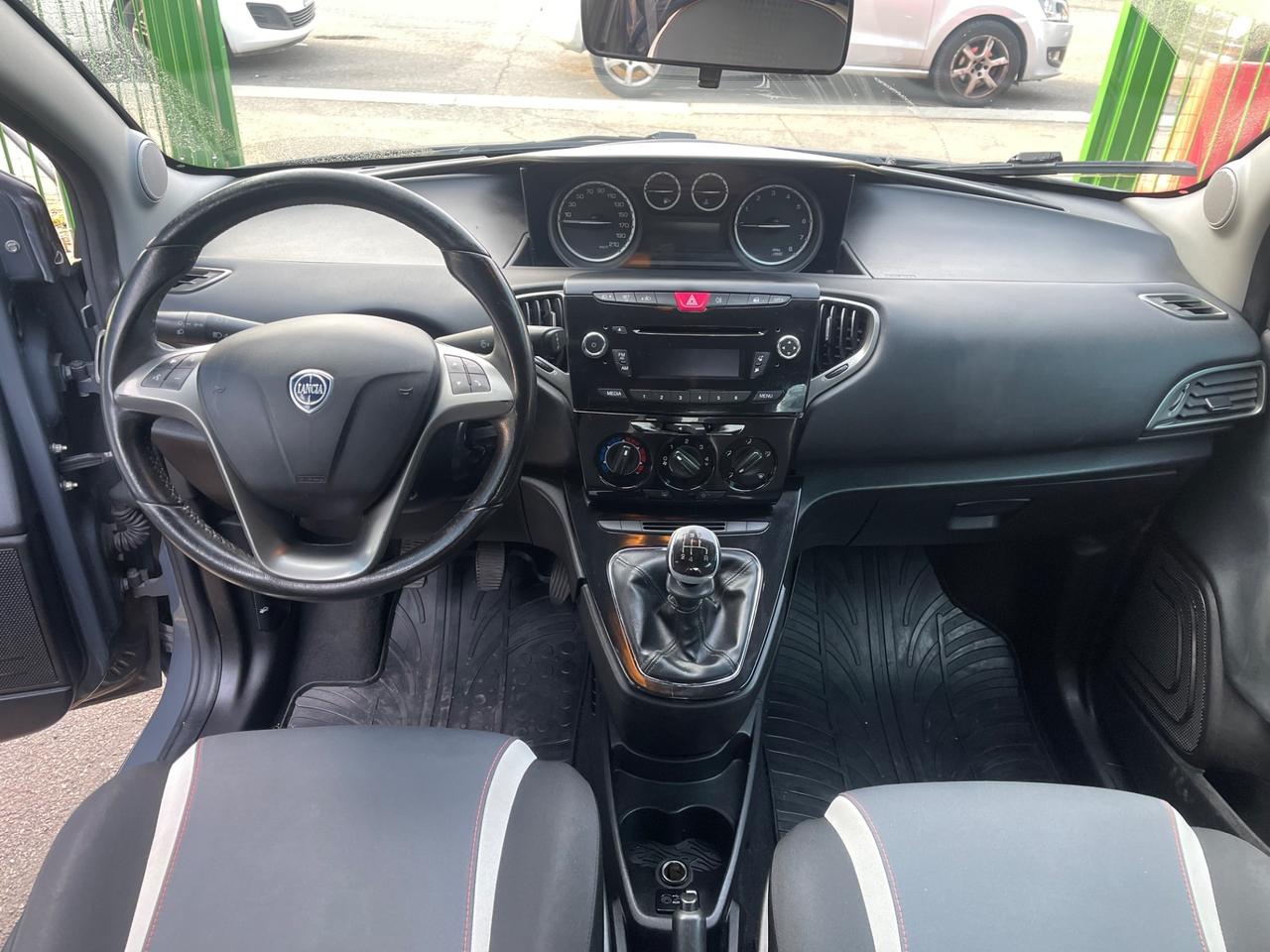 Lancia Ypsilon 1.2 69 CV 5 porte Platinum