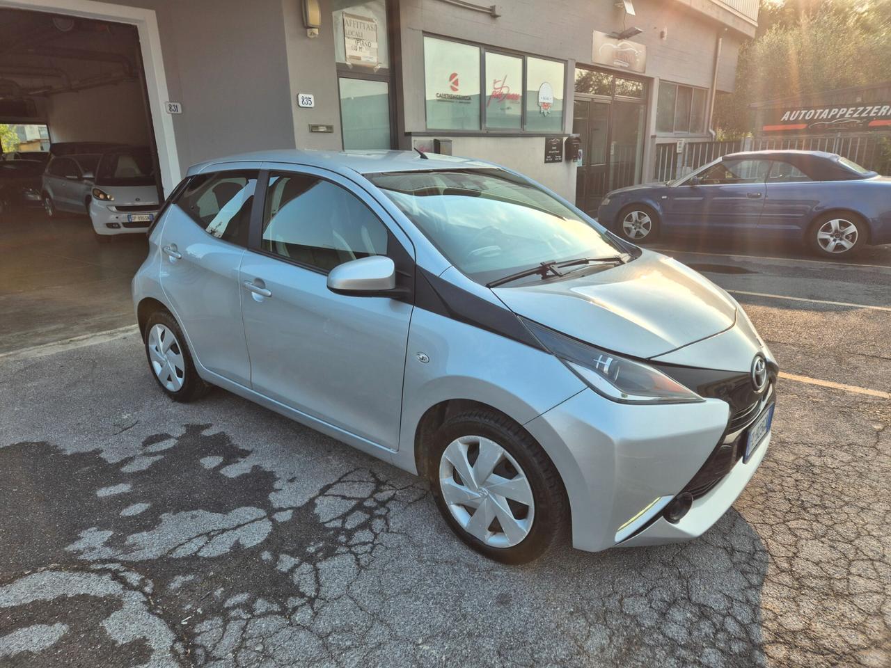 Toyota Aygo 1.0 VVT-i 69 CV 5 porte x-cool TSS