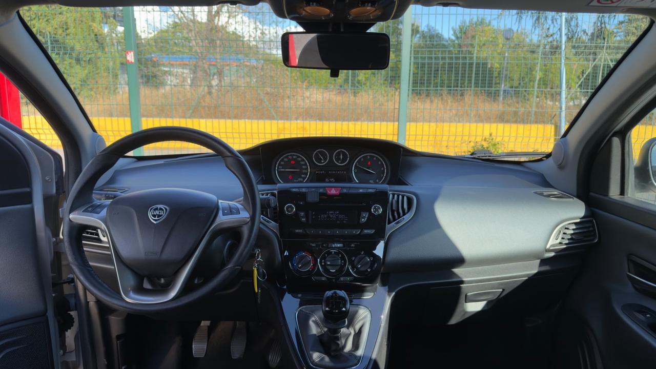 Lancia Ypsilon 1.2 69 CV 5 porte 30th Anniversary 2015