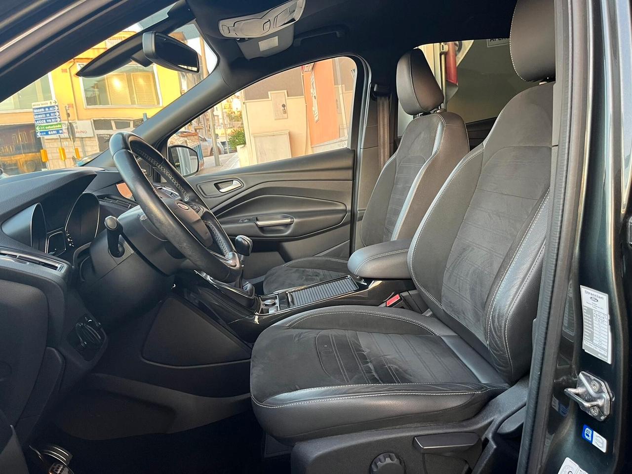 Ford Kuga 1.5 TDCI 120 CV 2WD ST-Line