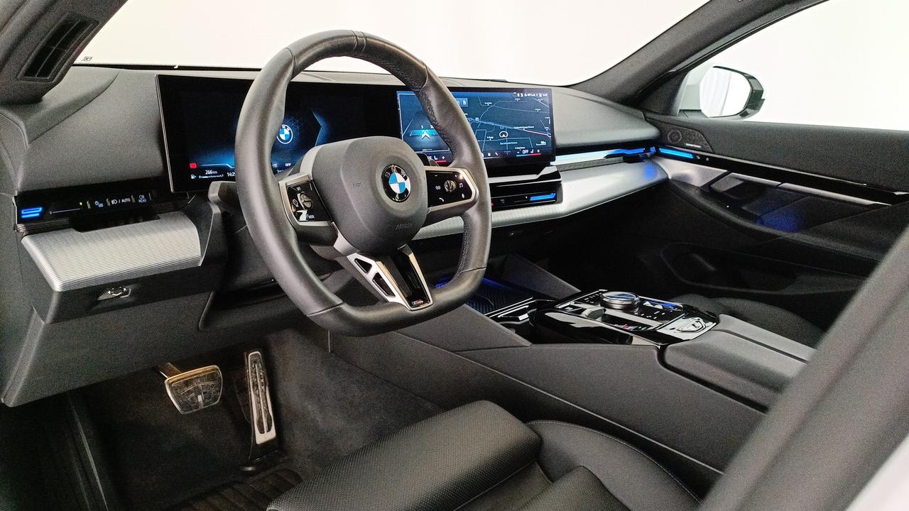 BMW Serie 5 G61 2024 Touring - 520d Touring 48V xdrive MSport Pro auto