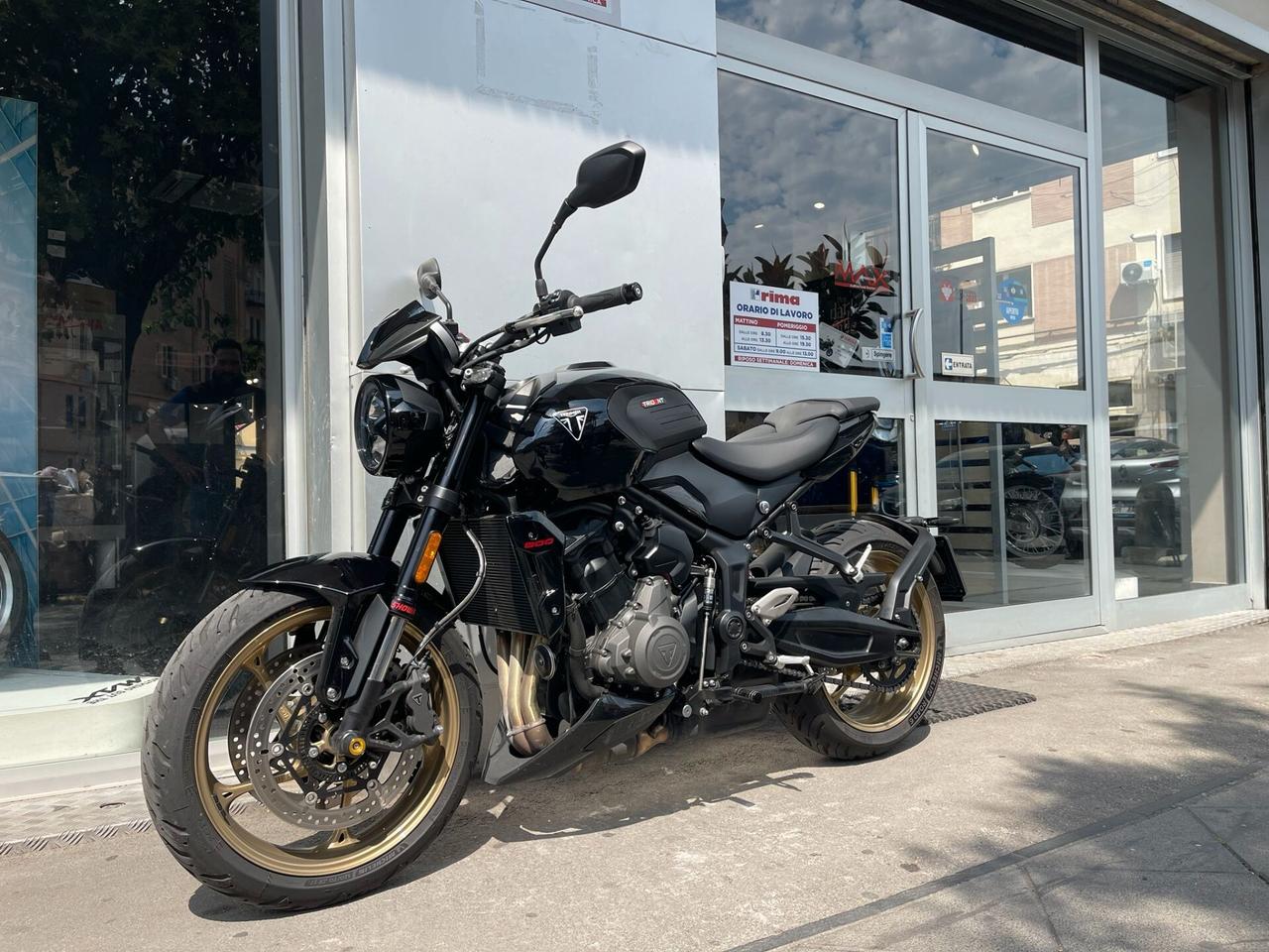 Triumph Trident 900