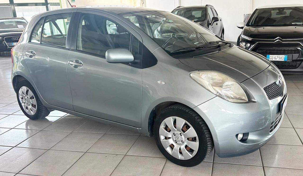 Toyota Yaris 1.3 5 porte Luna