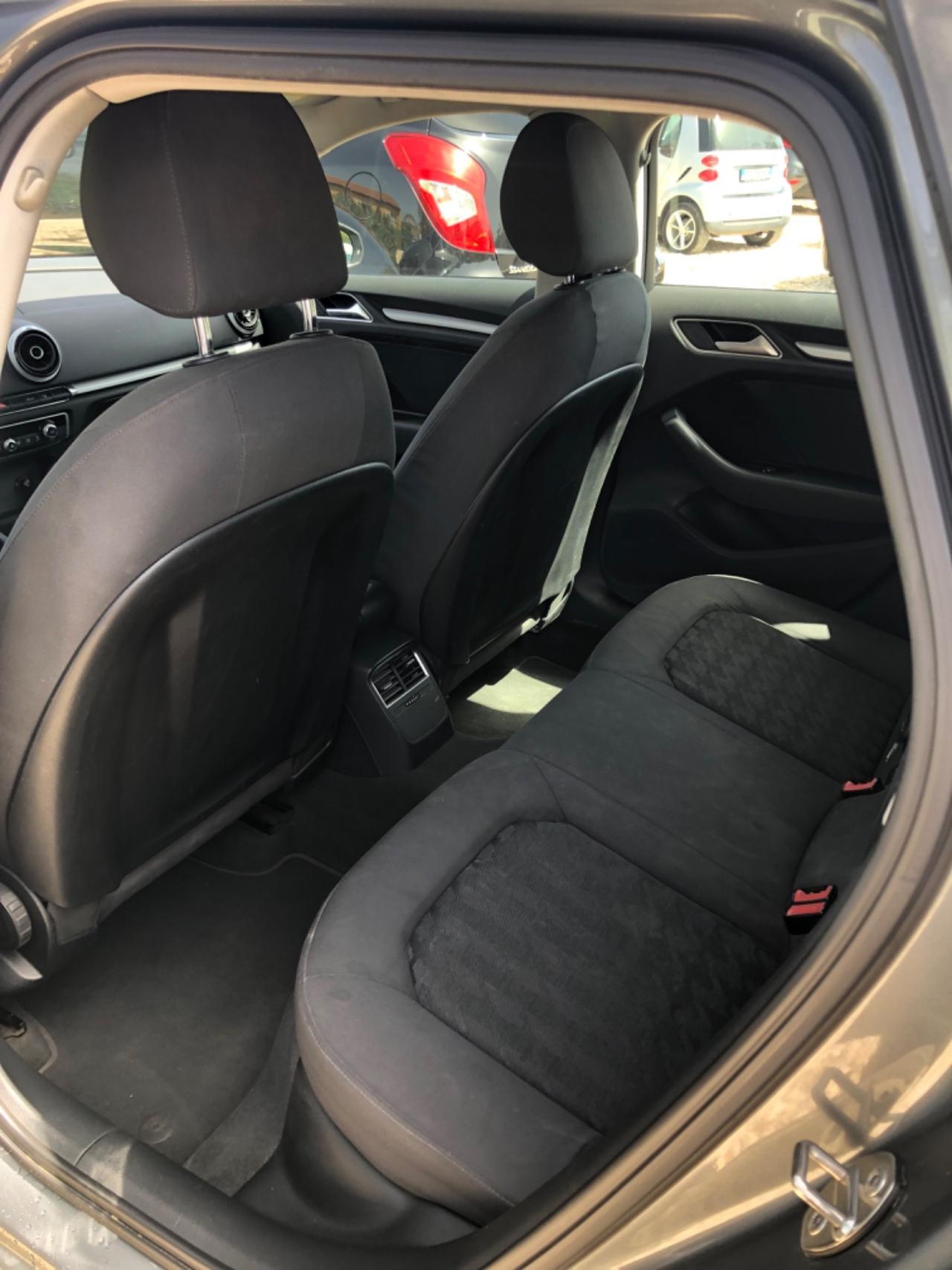 Audi A3 1.6 TDI clean diesel S tronic Attraction