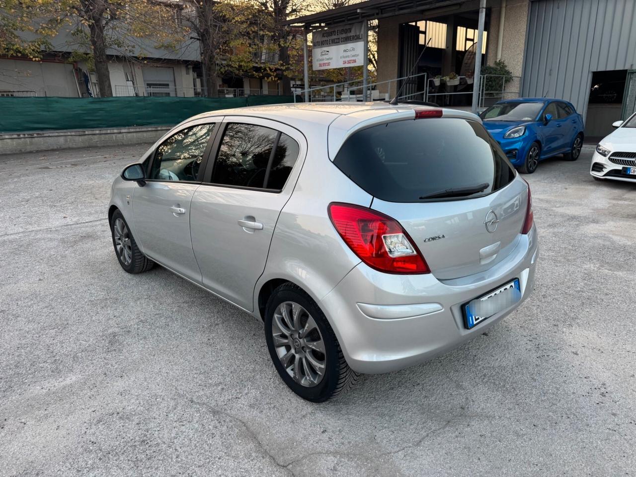 Opel Corsa 1.2 5 porte Cosmo