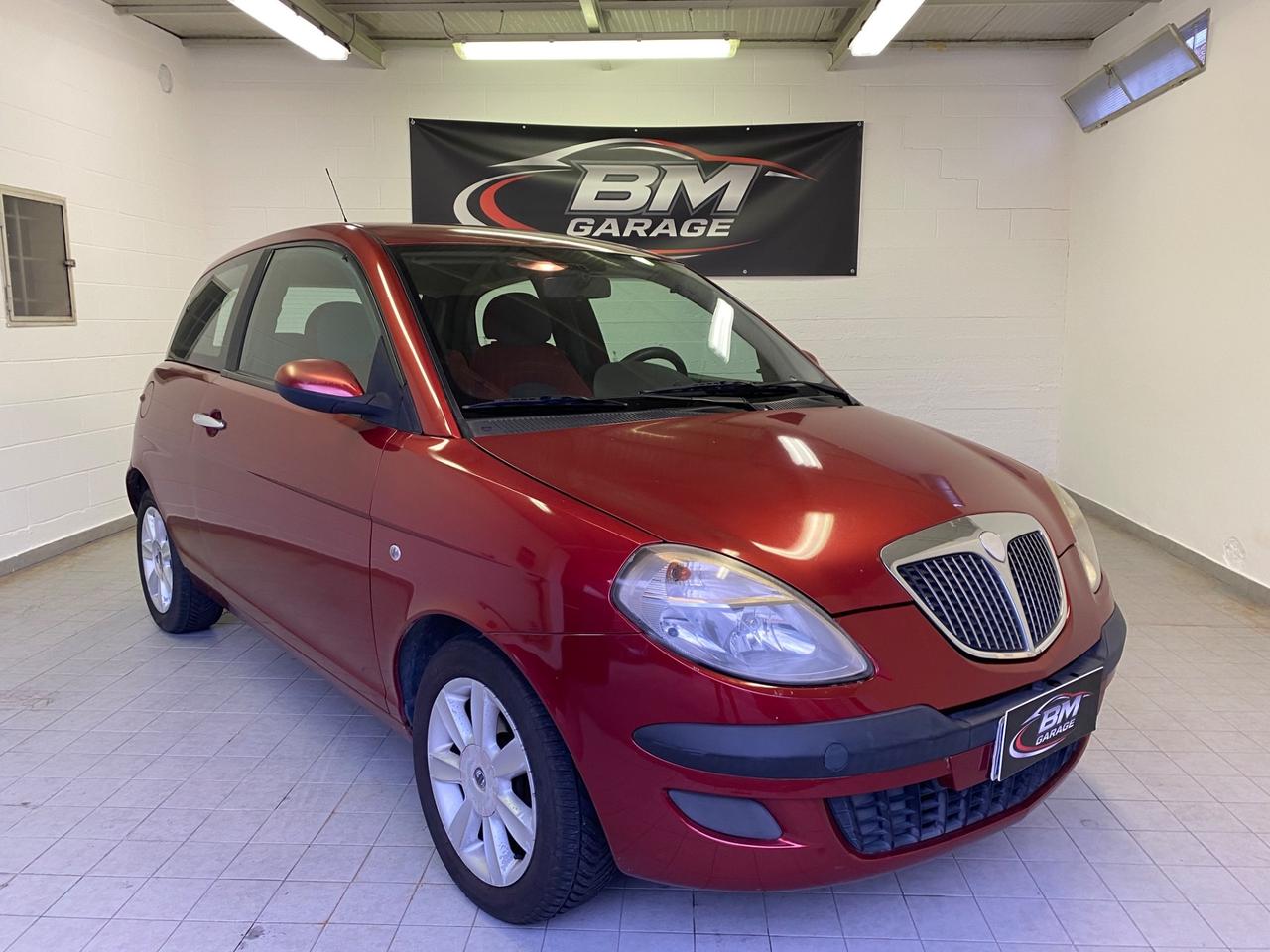 Lancia Ypsilon 1.2 16V Oro