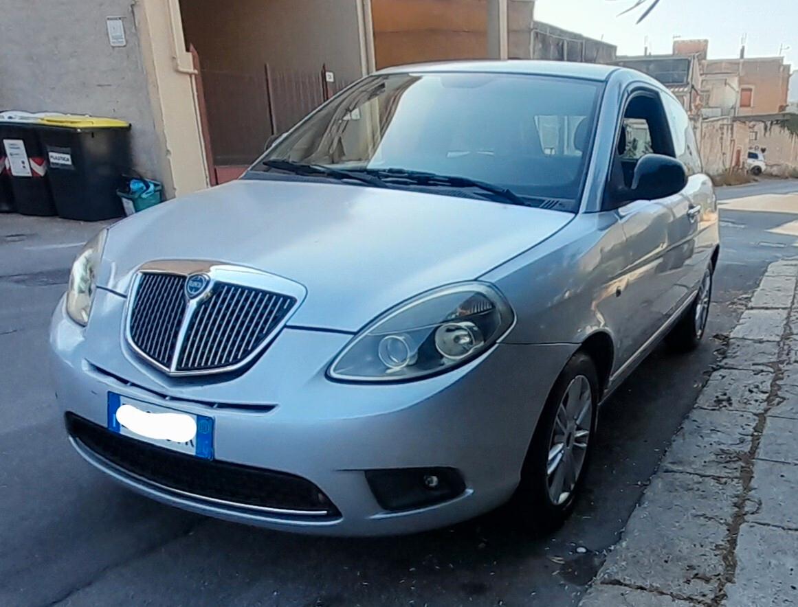 Lancia Ypsilon 1.2 69 CV Unyca