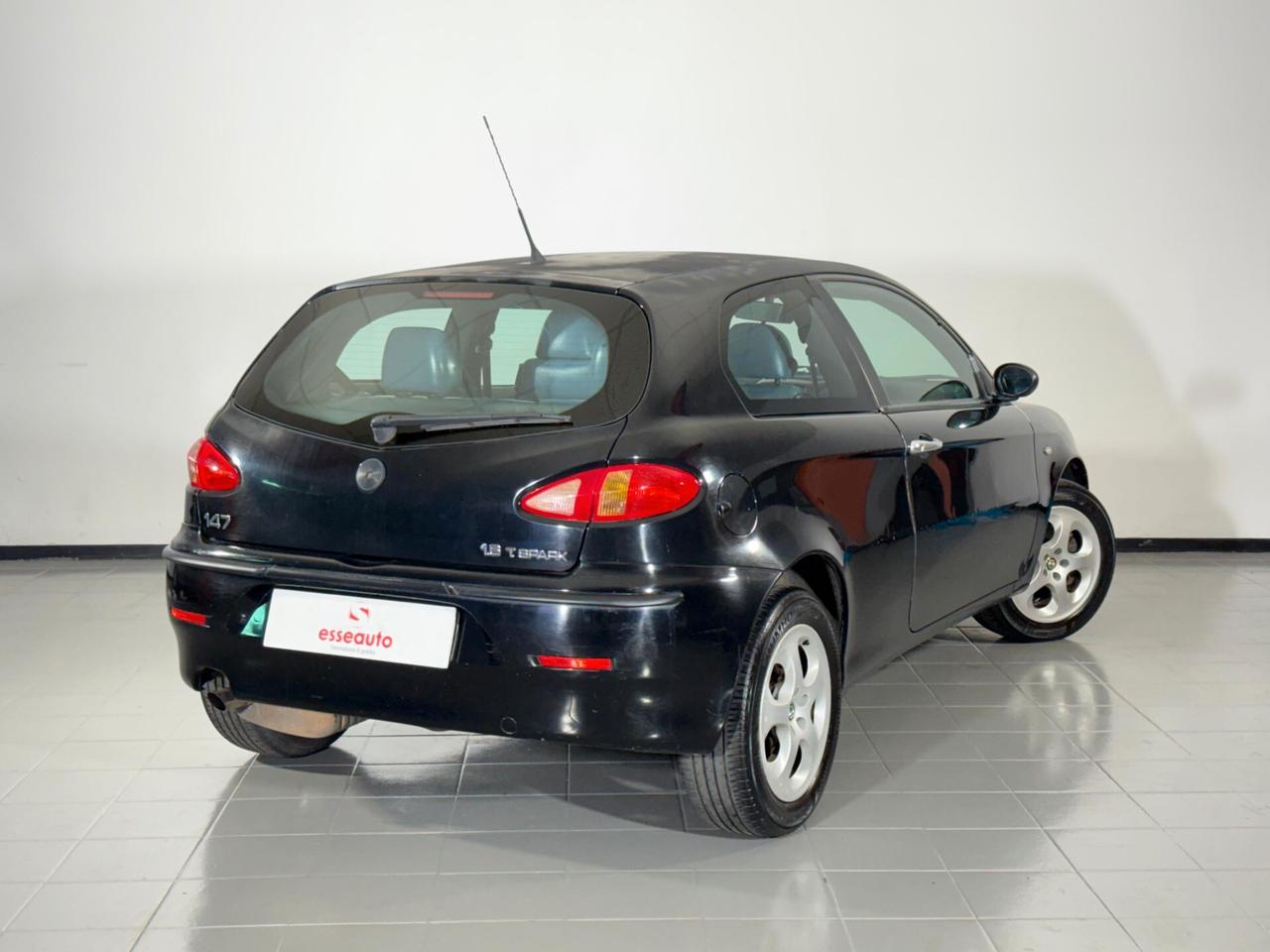 Alfa Romeo 147 1.6i 16V Twin Spark cat 3p. Distinctive