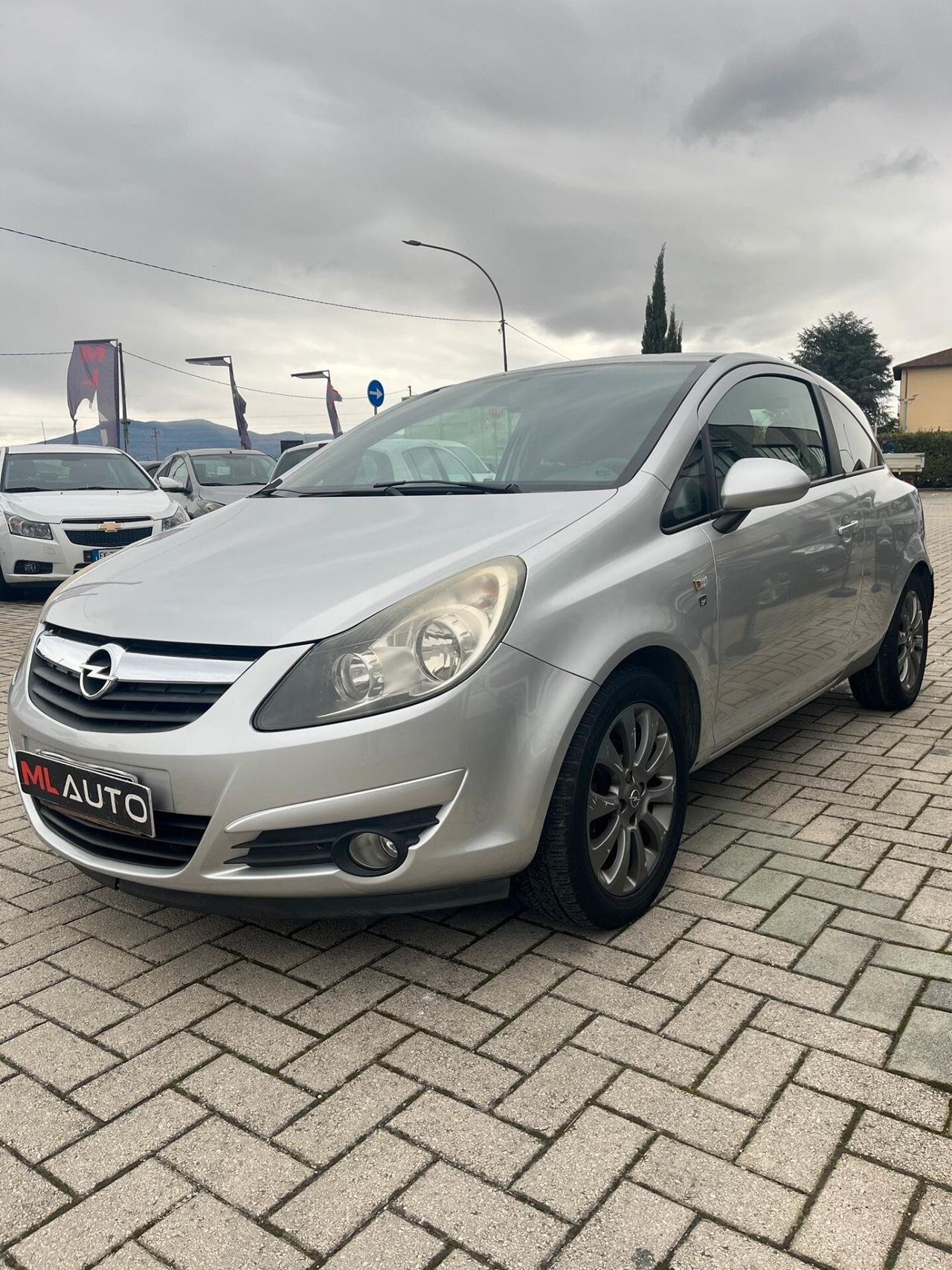 Opel Corsa 1.2 3 porte b-color