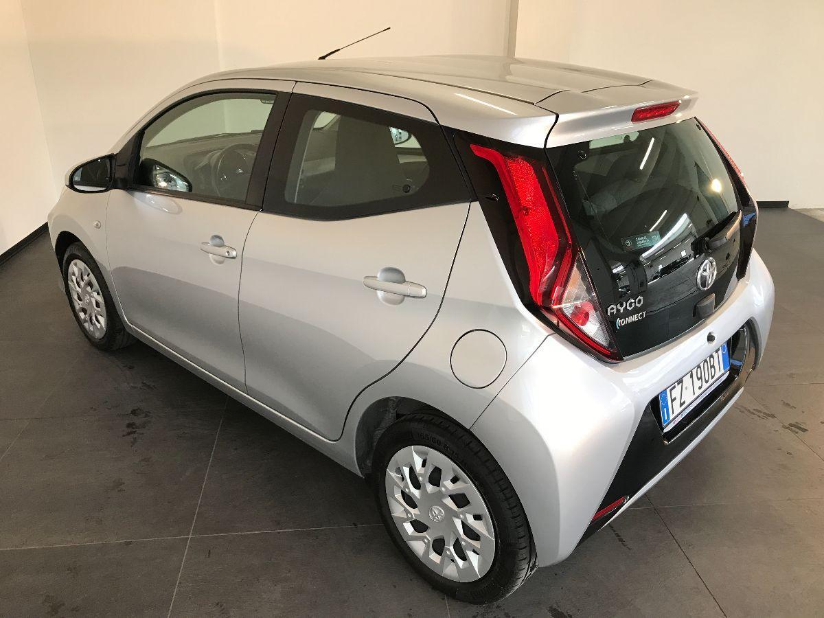 TOYOTA Aygo Connect 1.0 VVT-i 72 CV 5p. x-play