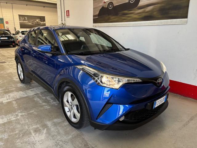 TOYOTA C-HR 1.8 Hybrid E-CVT Business