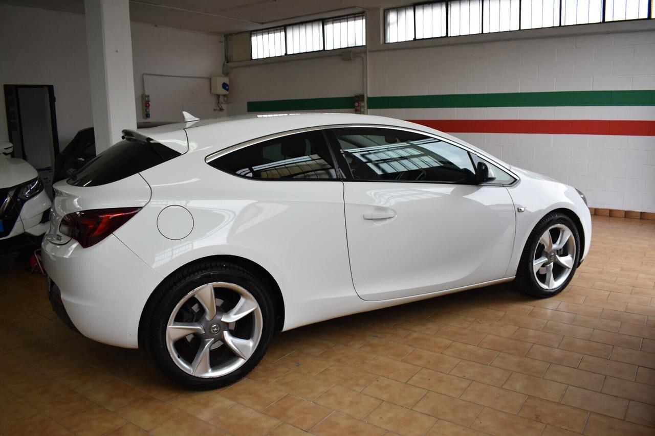 Opel Astra GTC 2.0 Cdti Cosmo S