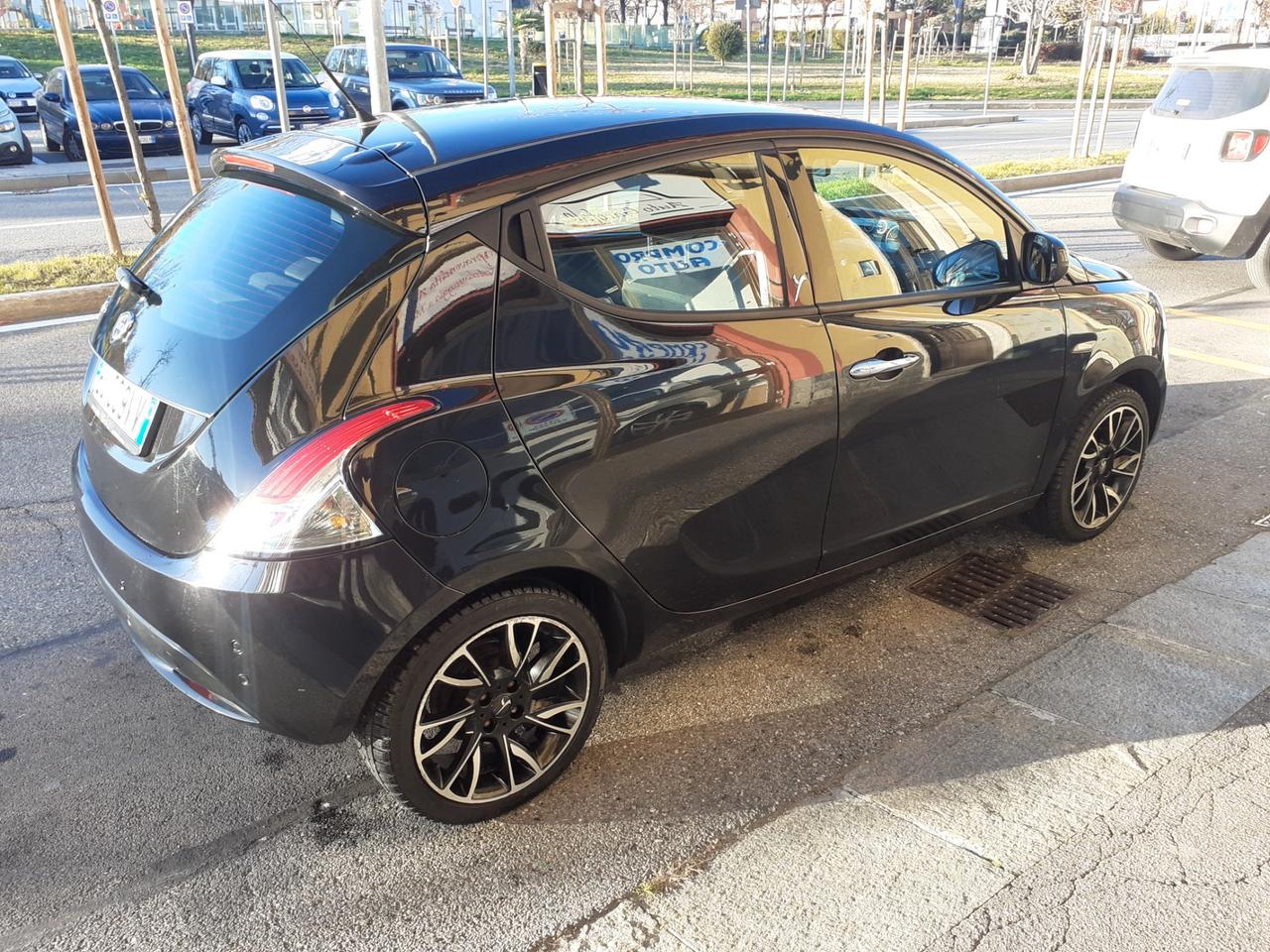 Lancia Ypsilon NEW YPSILON 1.2 BENZINA & GPL