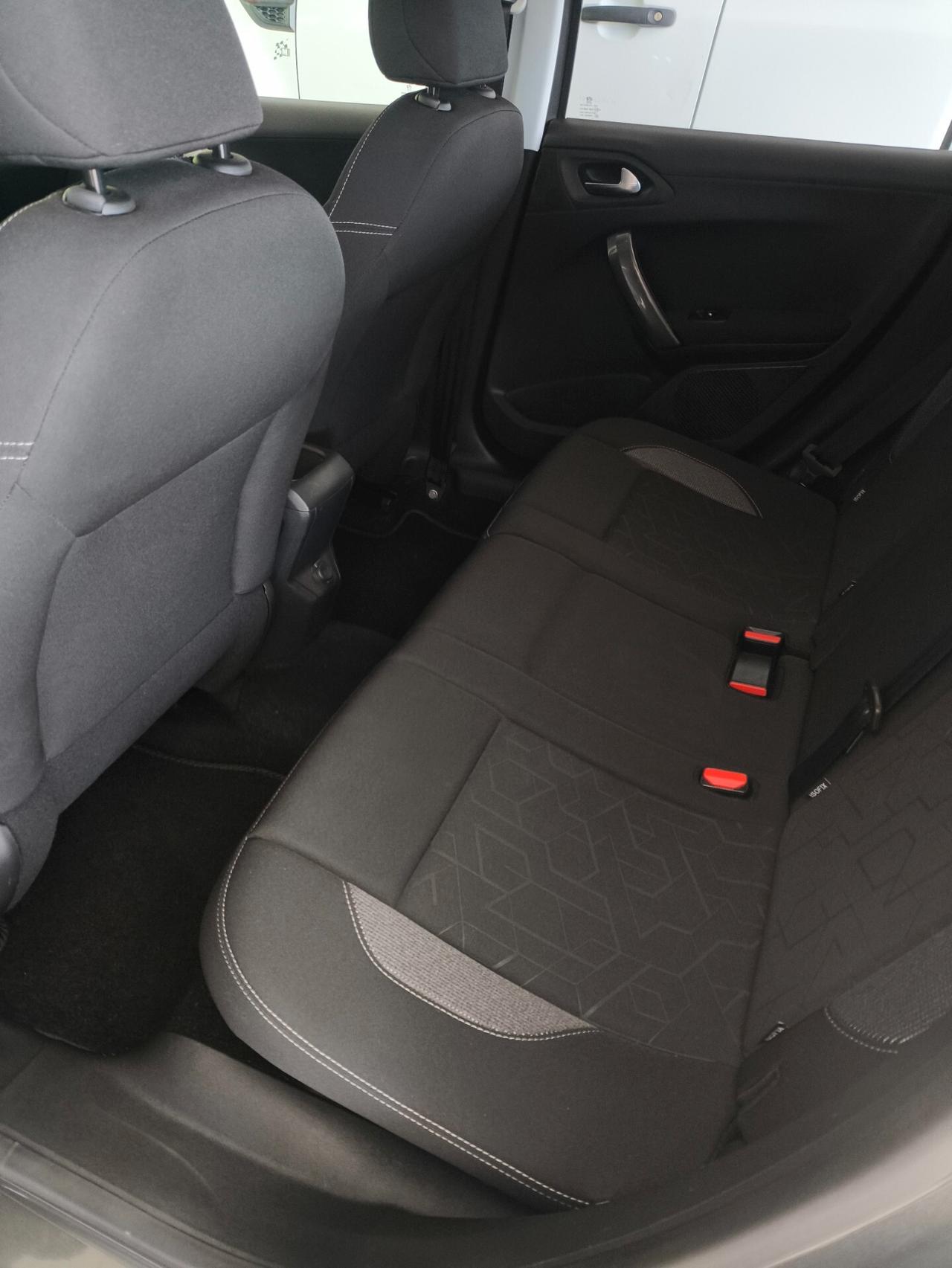 Peugeot 2008 BlueHDi 100 S&S Allure