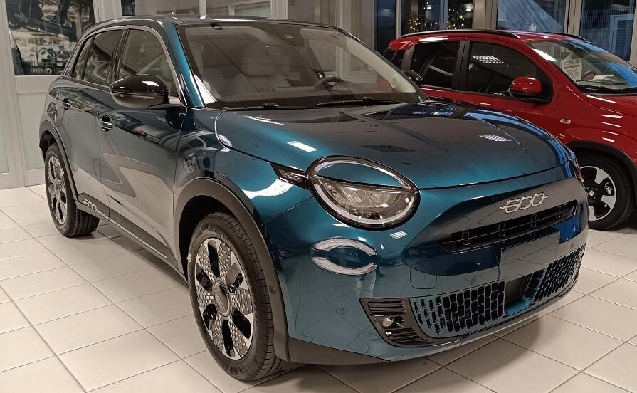 Fiat 600 Hybrid DCT MHEV La Prima