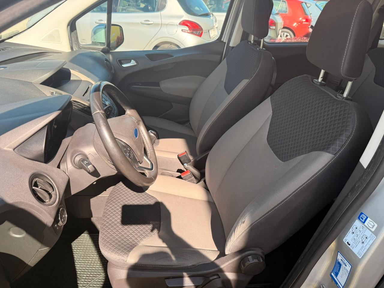 Ford Tourneo Courier 1.5 TDCI 75 CV Titanium