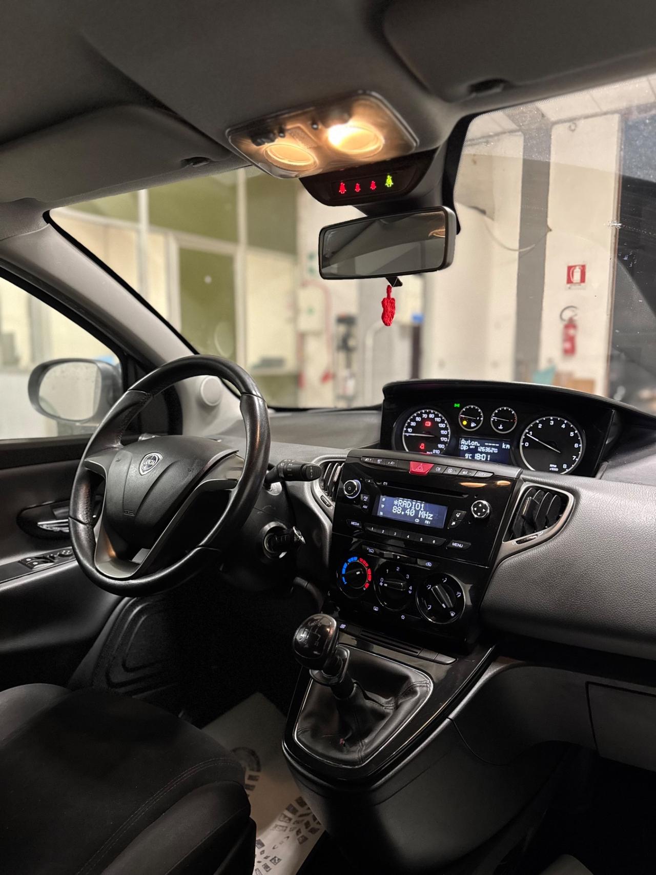 Lancia Ypsilon 1.2 69 CV 5 porte S&S Platinum