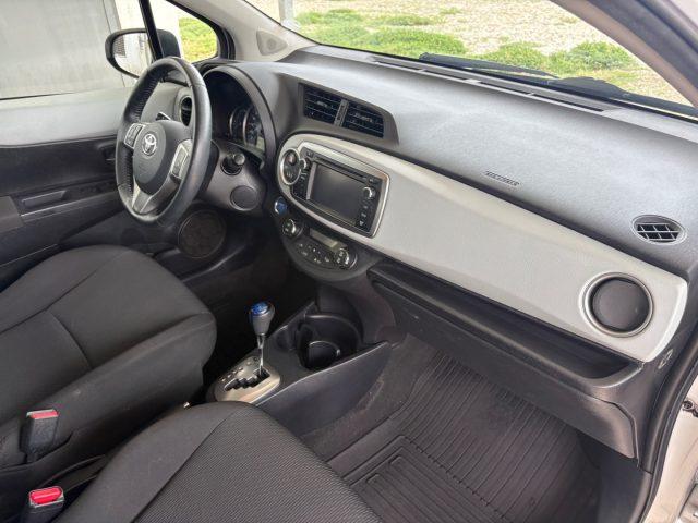 TOYOTA Yaris 1.5 Hybrid 5 porte AUTOMATICA OK NEOPATENTATI