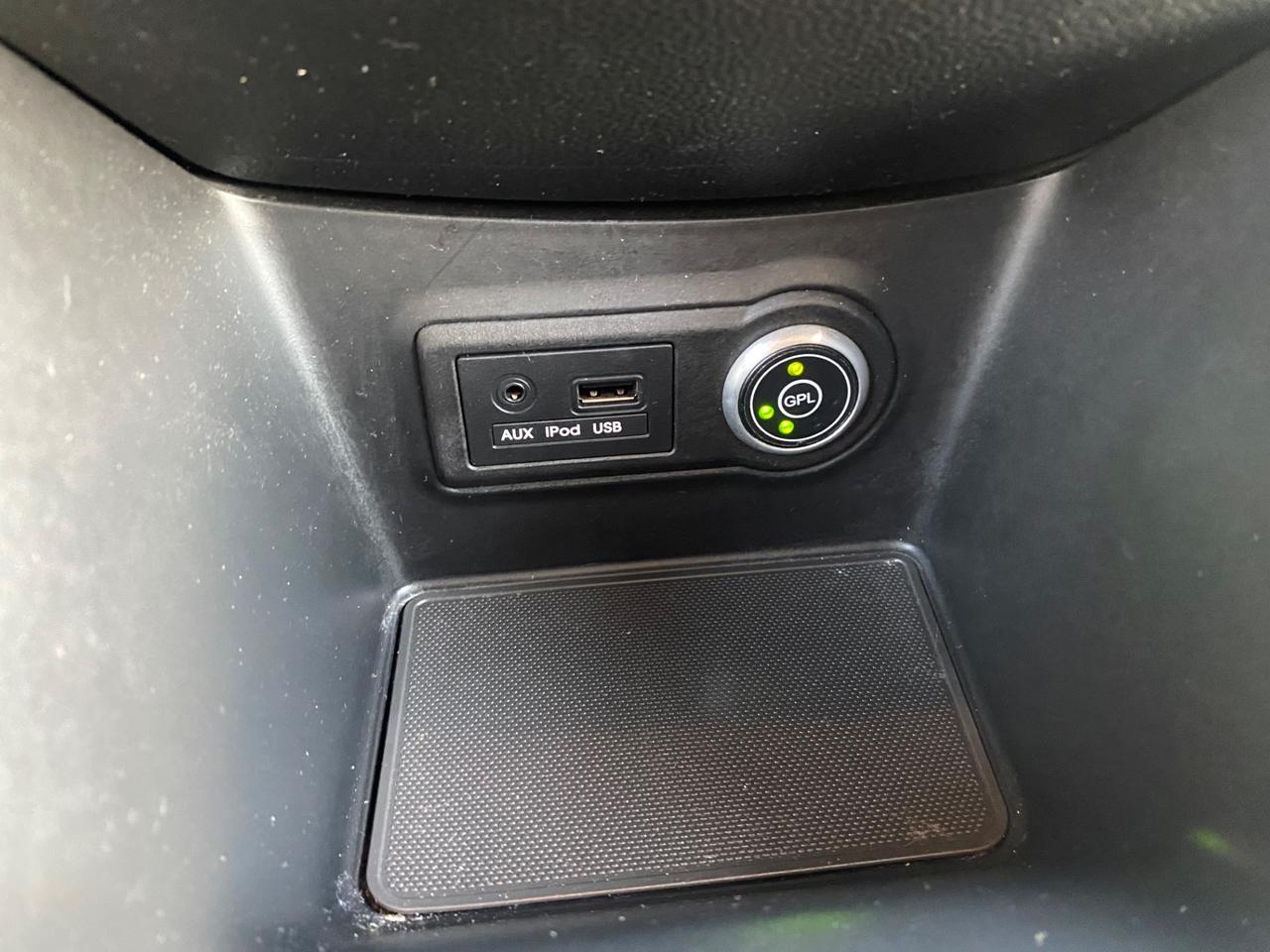 Kia Venga 1.4 EcoGPL Cool Navi NEOPATENTATI!!!