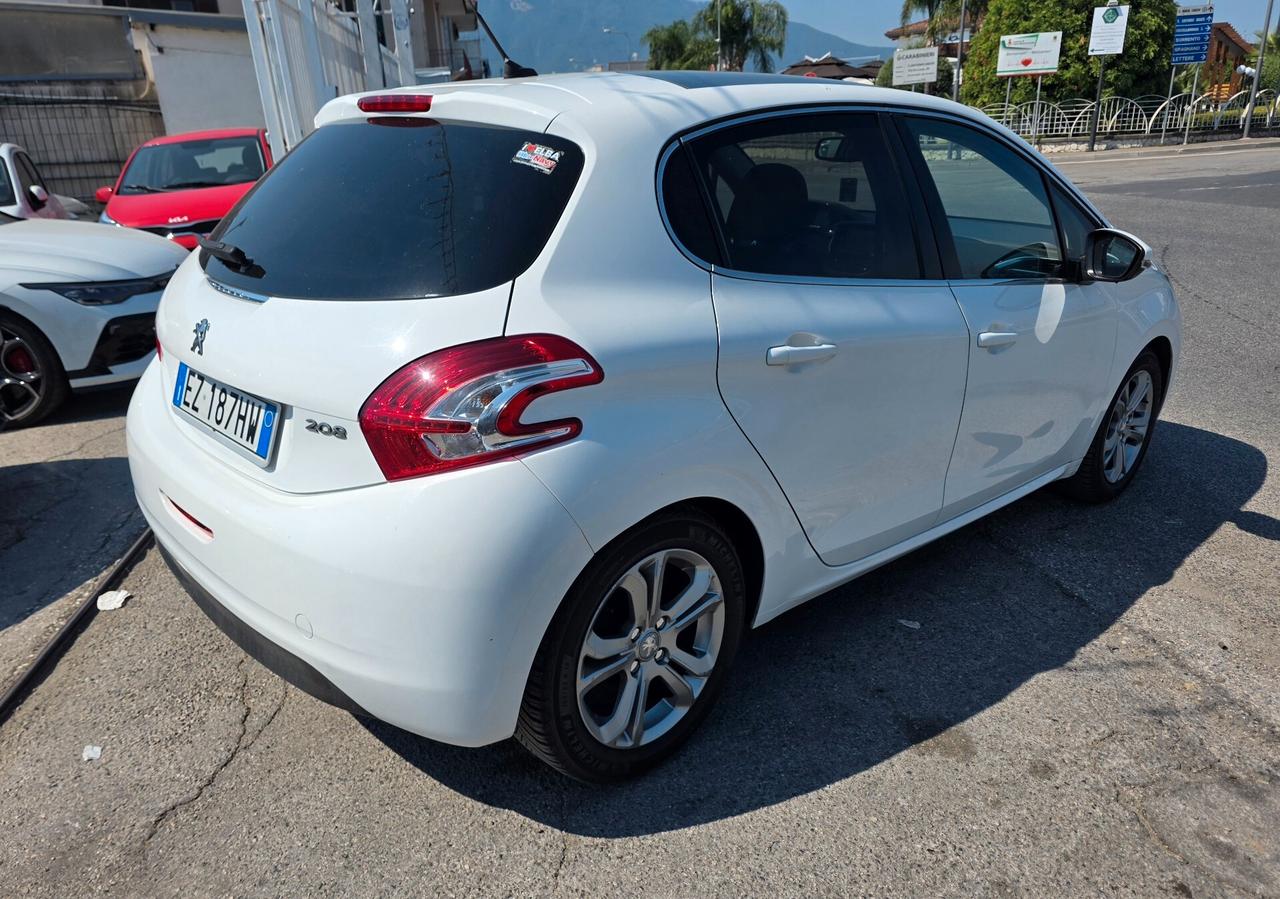 Peugeot 208 1.4 HDi 68 CV 5 porte Allure