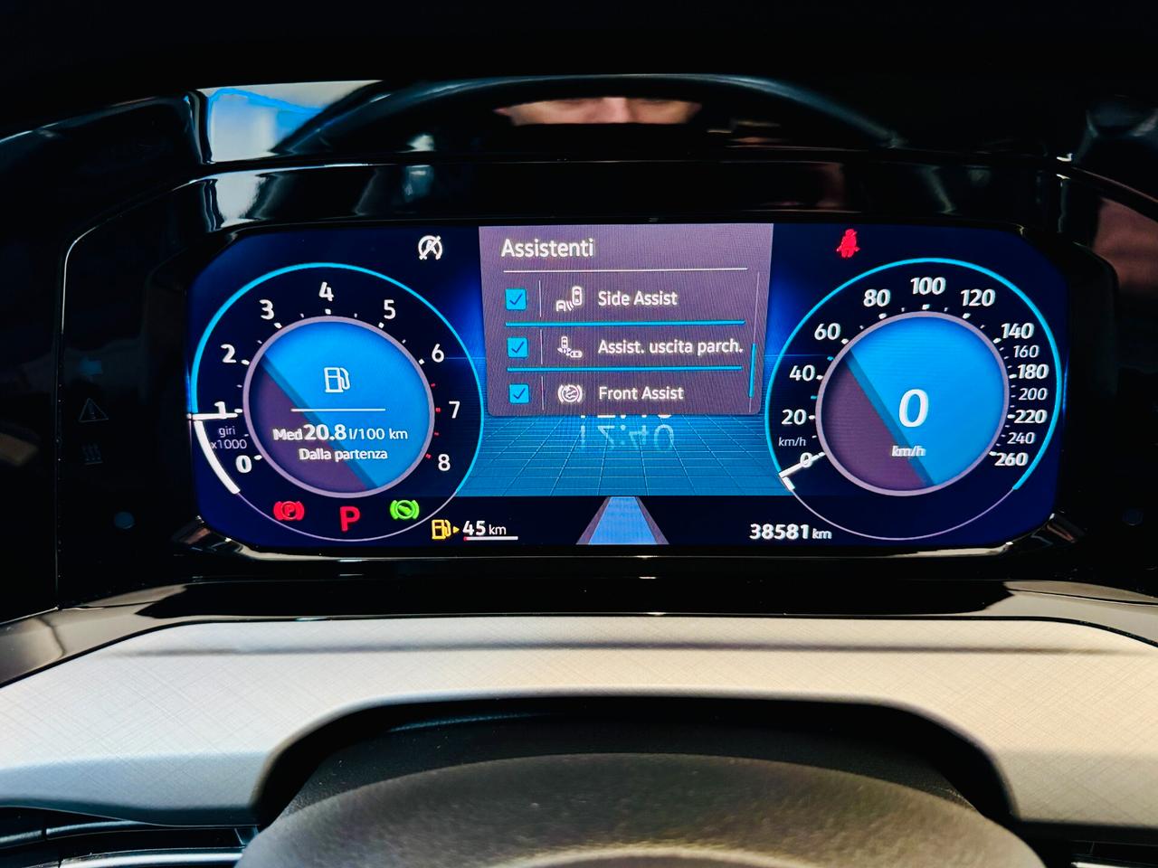 Volkswagen Golf VIII 1.0 eTSI EVO DSG Virtual - Automatica