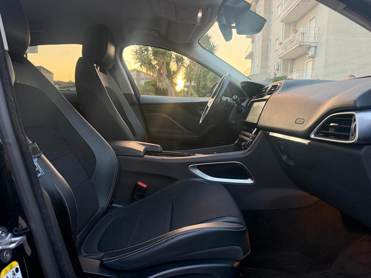 Jaguar F-Pace 2.0 D 180 CV AWD R-Sport