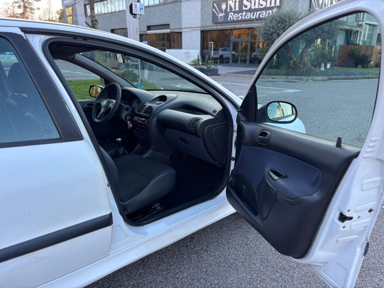 Peugeot 206 1.1 5p. XT