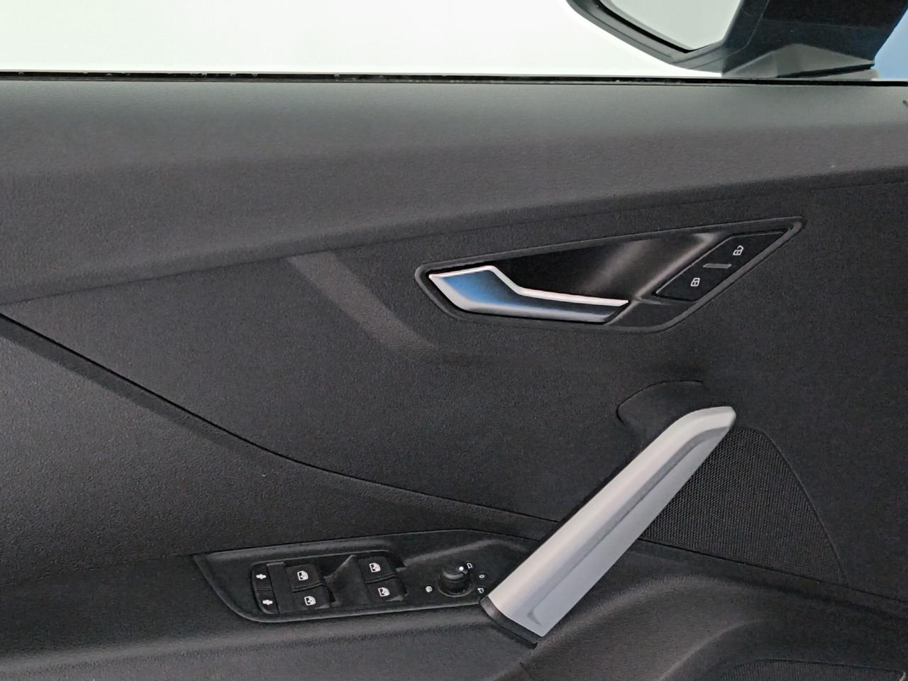 Audi Q2 35 1.5 tfsi Identity Black