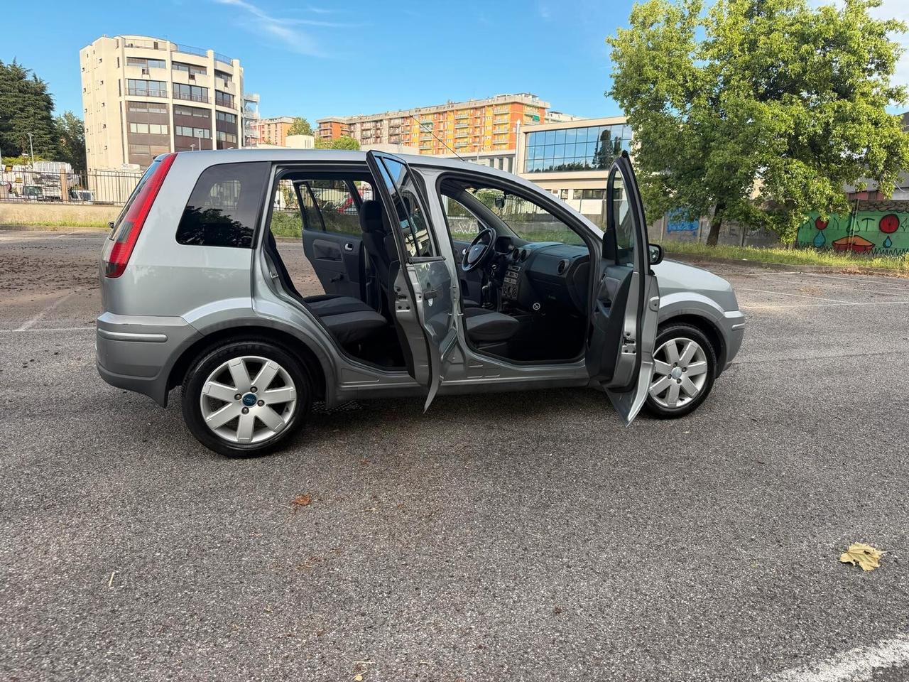 Ford Fusion 1.6 16V 5p. Leather