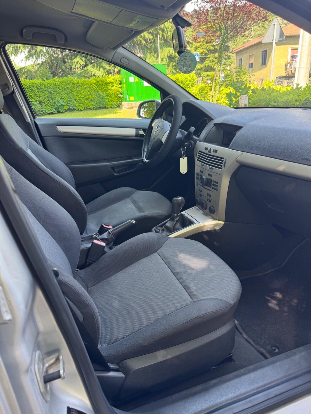 Opel Astra 1.7 CDTI 101CV 5 porte consumi bassi