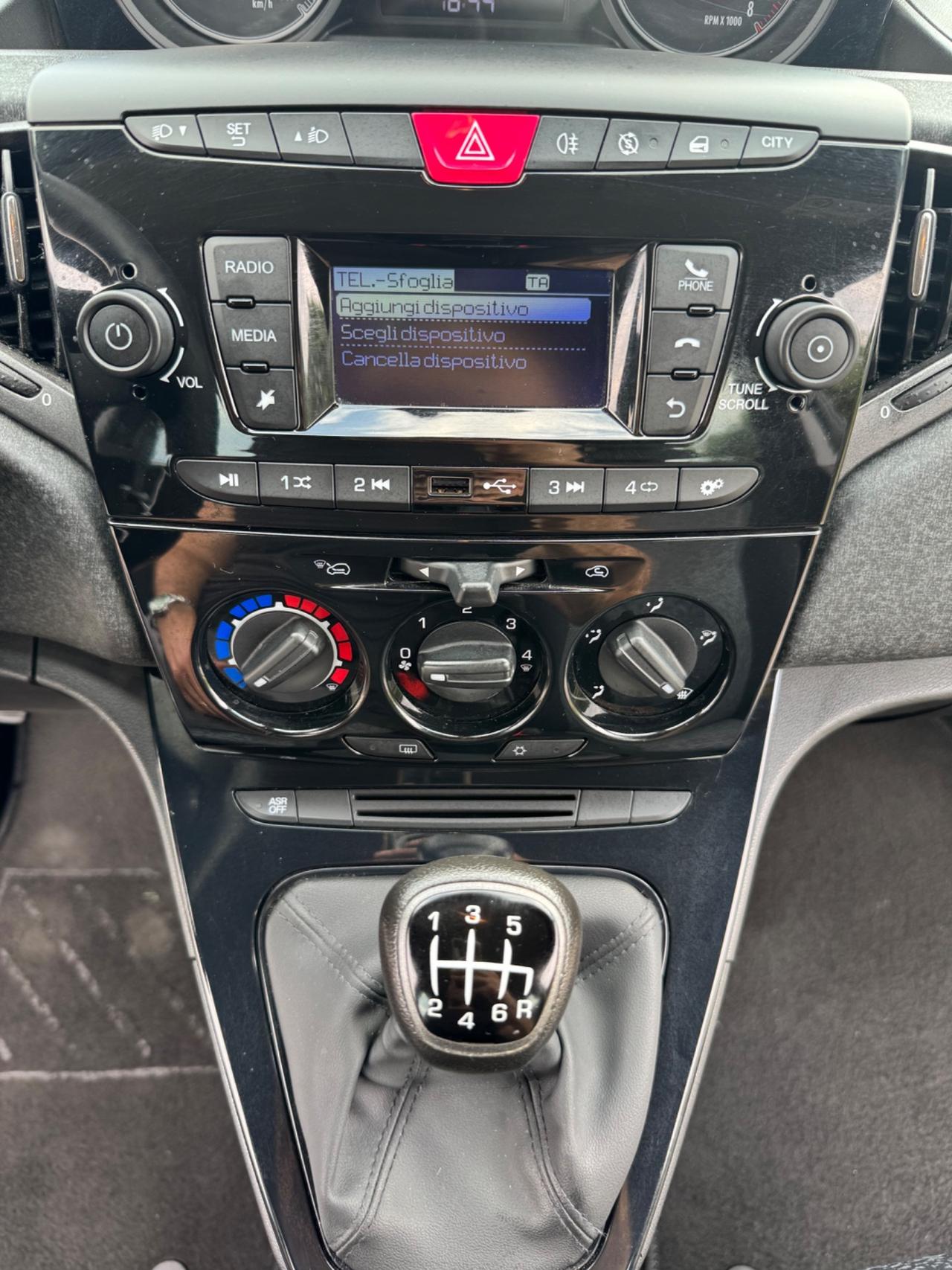 Lancia Ypsilon soli 20000km idonea ai neopatentati