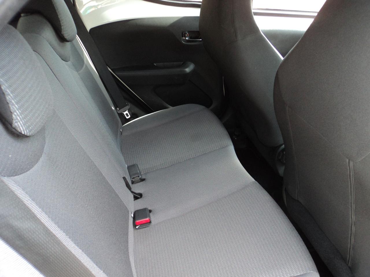 Toyota Aygo Connect 1.0 VVT-i 72 CV 5 porte x-clusiv