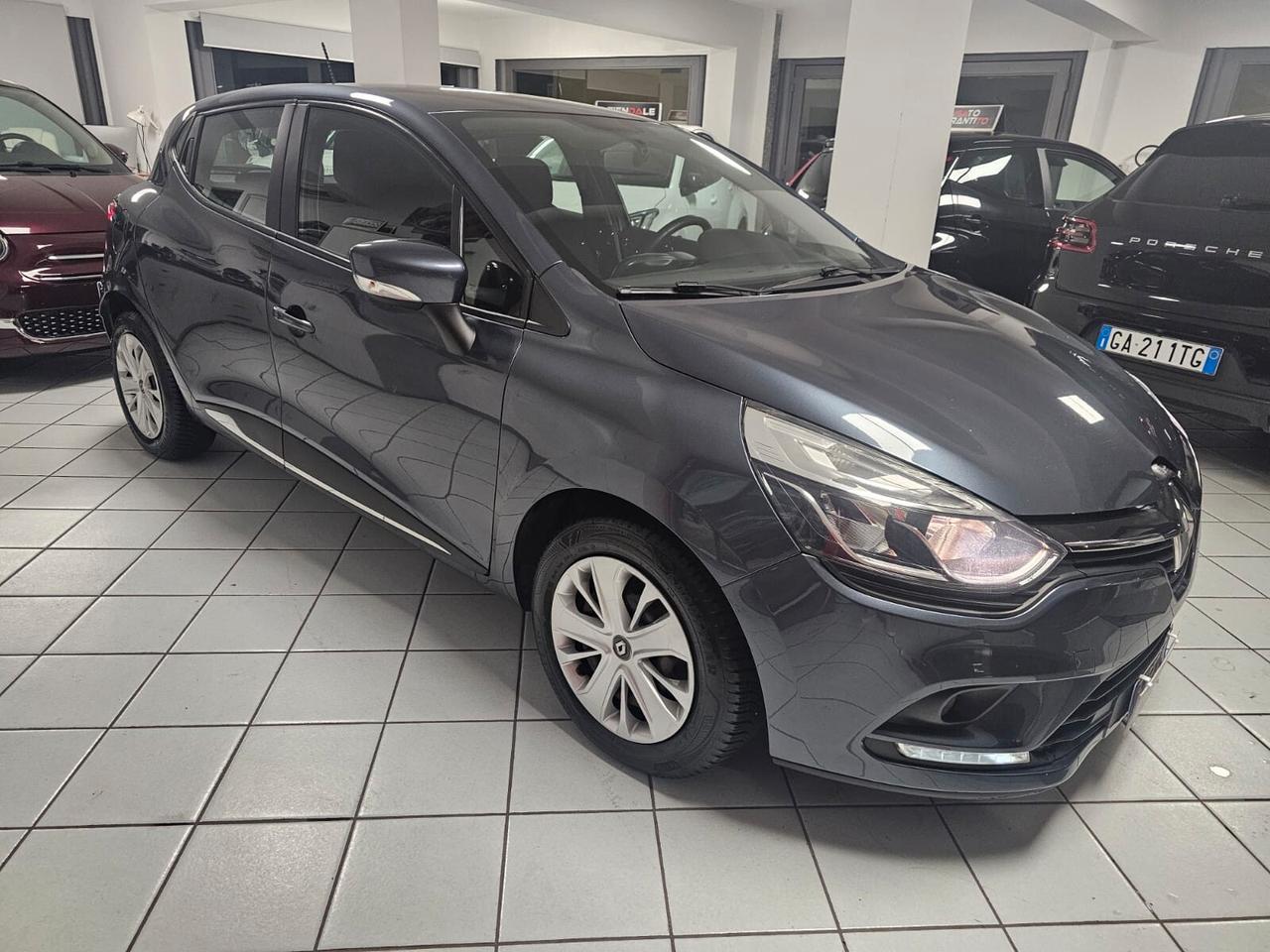 Renault Clio TCe 12V 75 CV 5 porte Moschino Intens