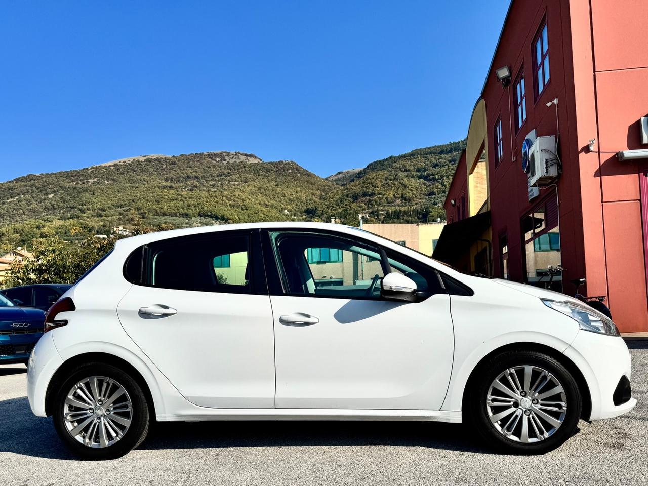 Peugeot 208 PureTech 82 5p. GPL Allure