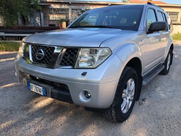 Nissan Pathfinder 2.5 dCi SE