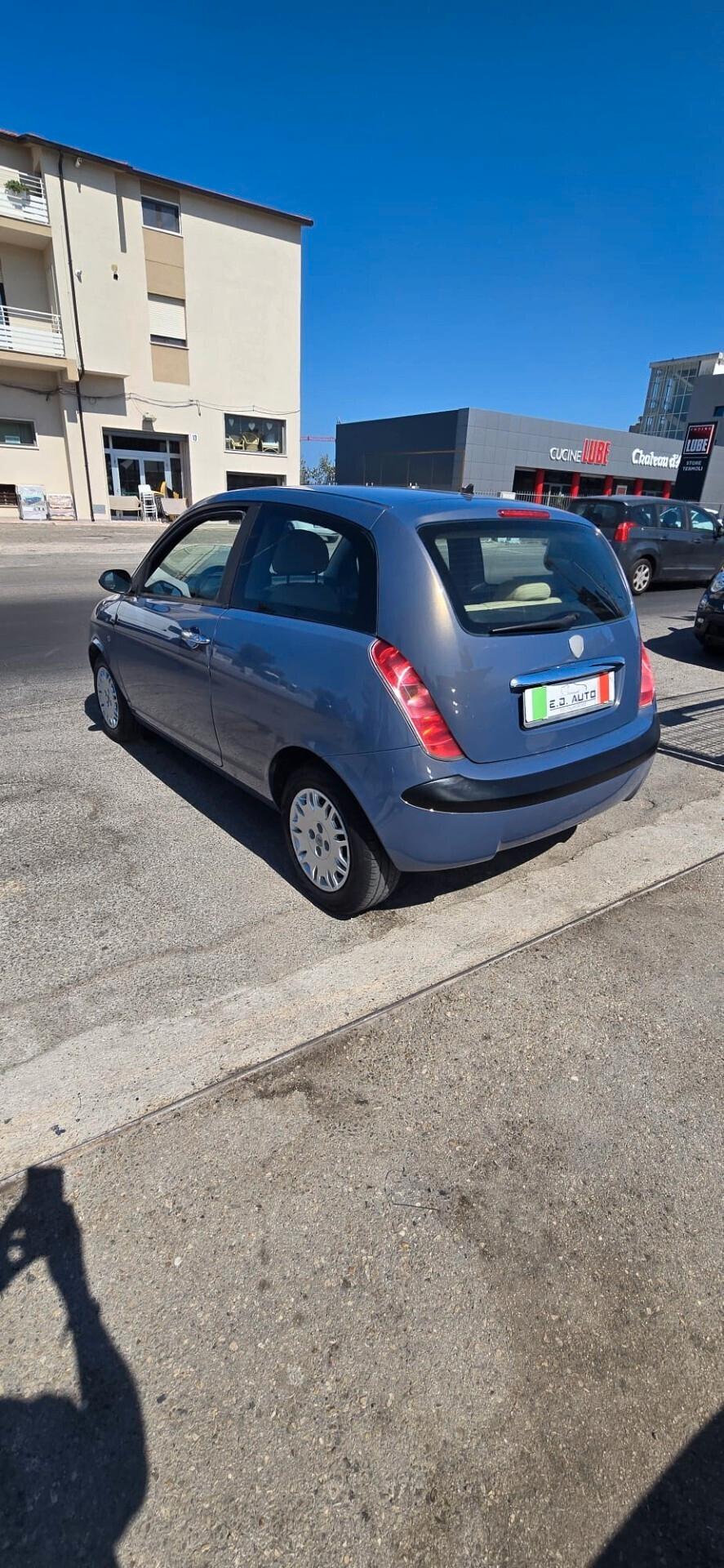 Lancia Ypsilon 1.2 16V Platino