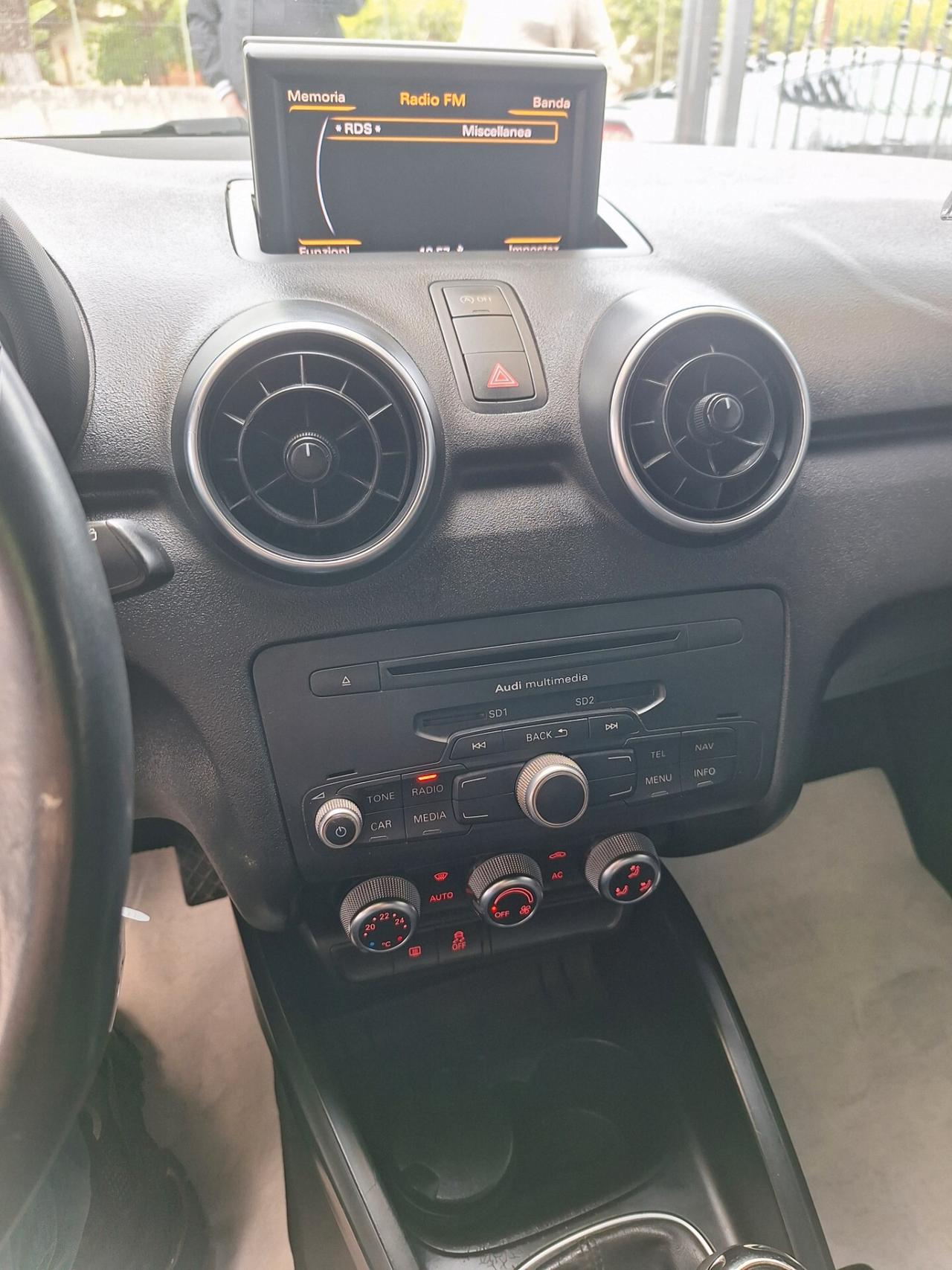 Audi A1 1.6 TDI 105 CV Ambition 02/2011