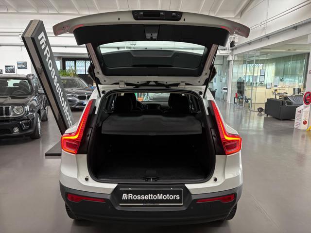 VOLVO XC40 T2 Momentum Core N1 - AUTOCARRO