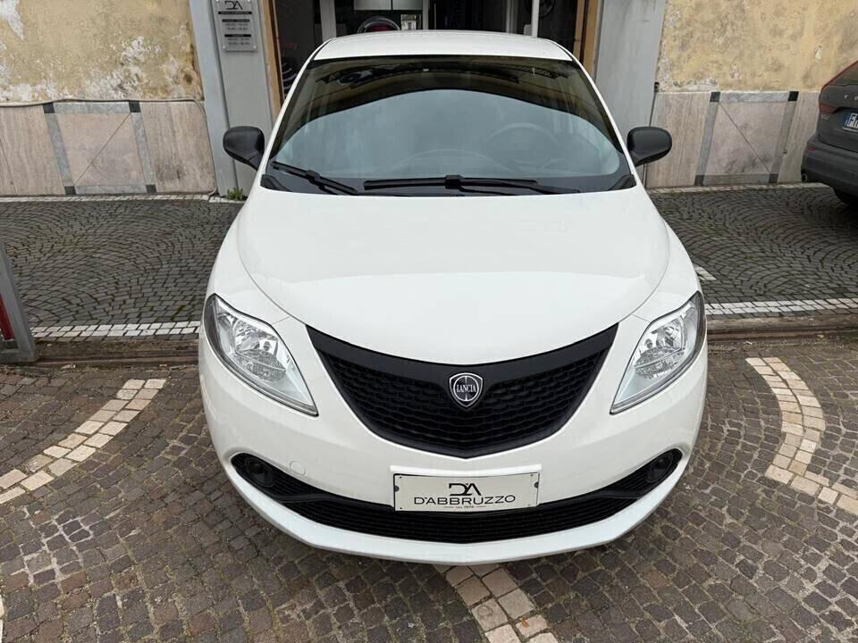 Lancia Ypsilon 1.0 FireFly 5 porte S&S Hybrid Ecochic Silver