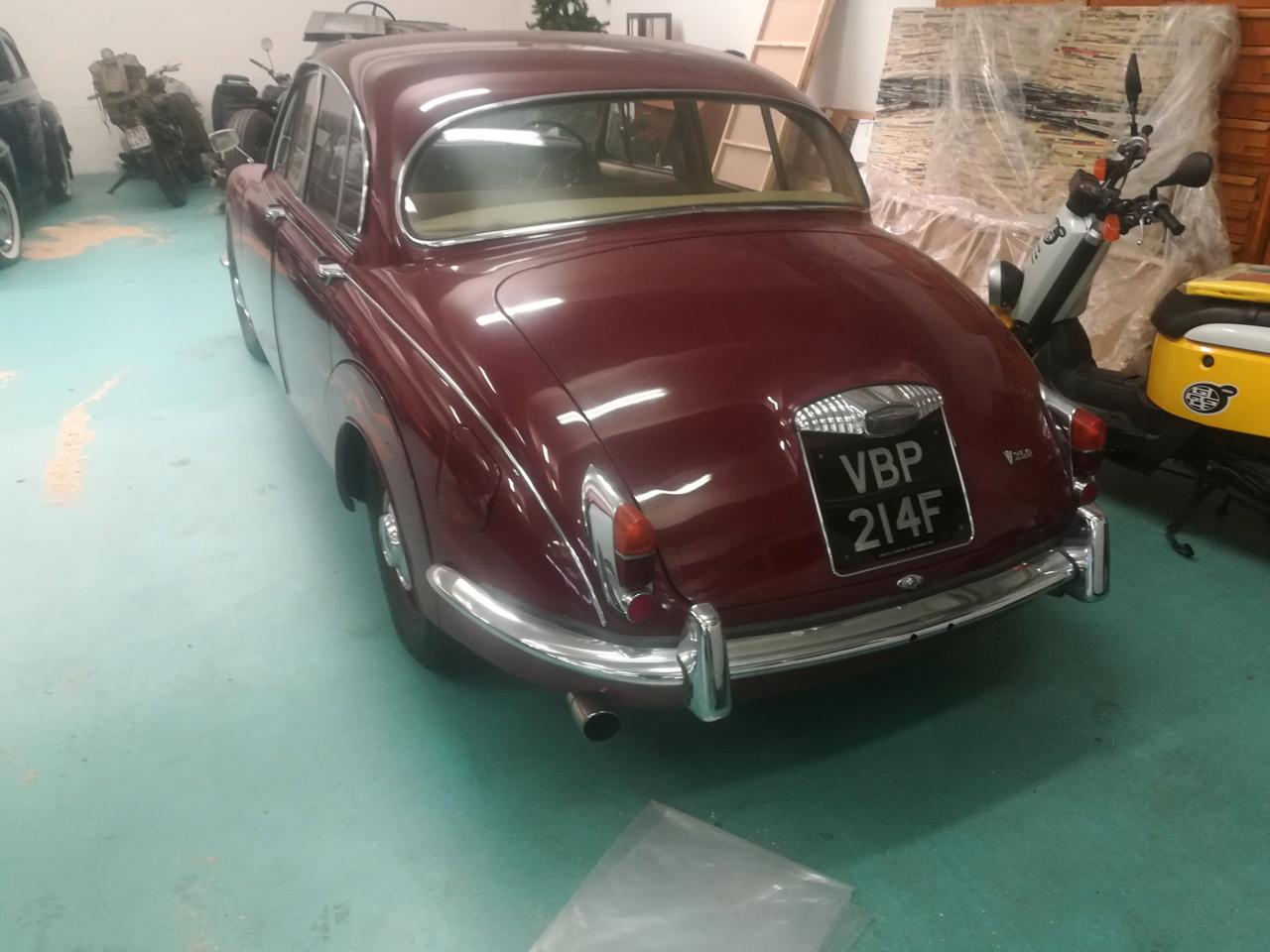 Daimler Super V8 DAIMLER 250 SALOON V8