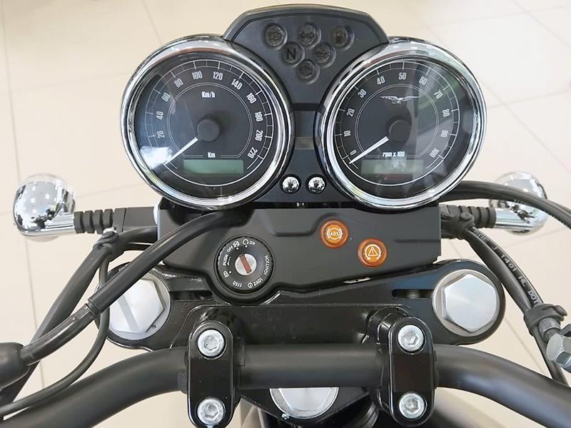 Moto Guzzi V7 II Stone