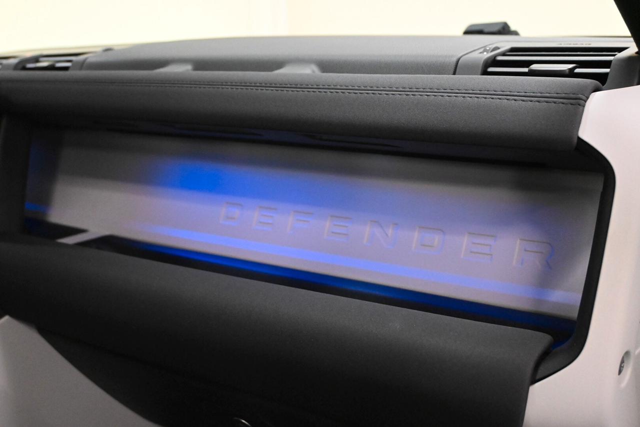 LAND ROVER Defender (2019) Defender 110 3.0D I6...