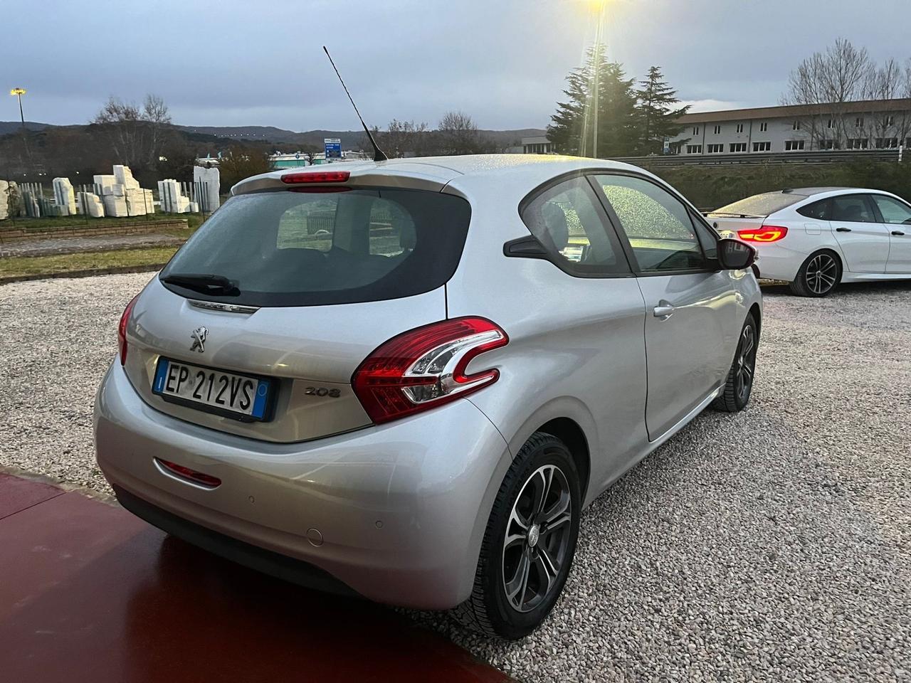 Peugeot 208 1.4 HDi 68 CV 3 porte Allure