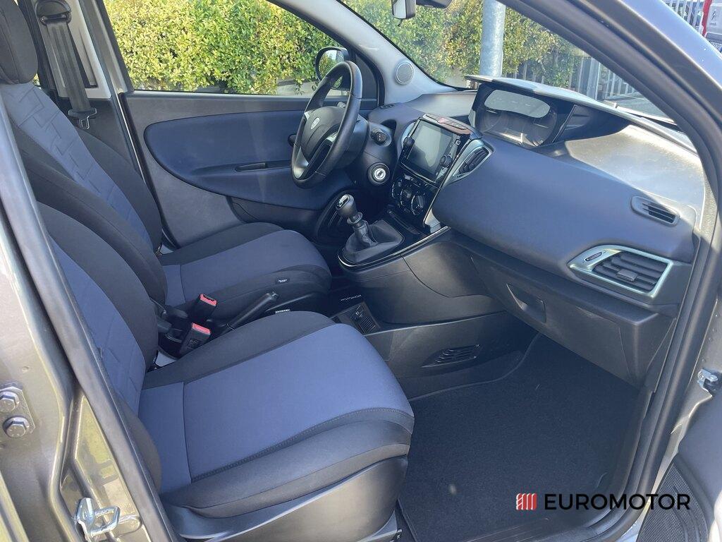 Lancia Ypsilon 1.0 FireFly Hybrid Platino