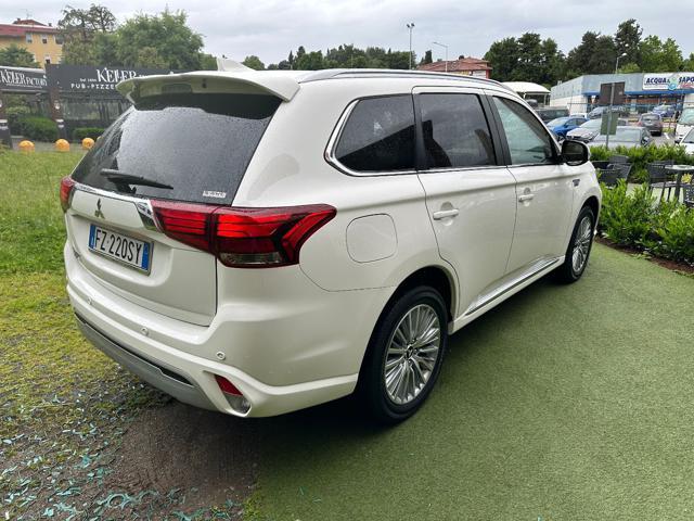 MITSUBISHI Outlander 2.4 MIVEC 4WD PHEV Instyle Plus 25000KM UNIPROP